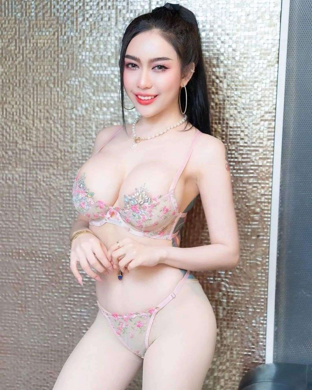 นางแบบชุดชั้นในนมใหญ่ 3